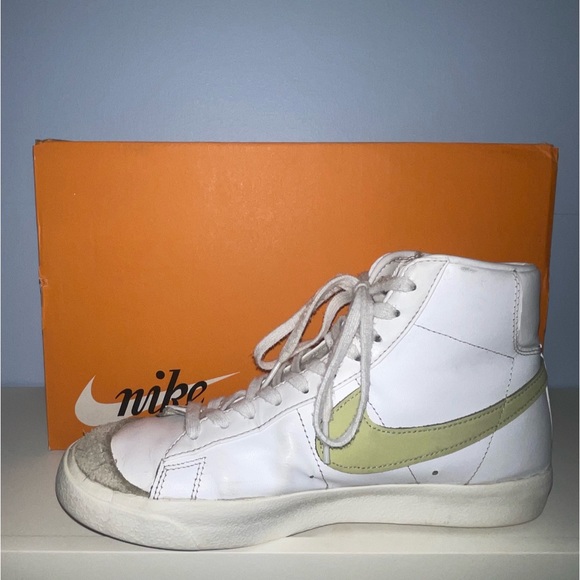Women’s Nike Blazer ‘77 - Picture 2 of 3